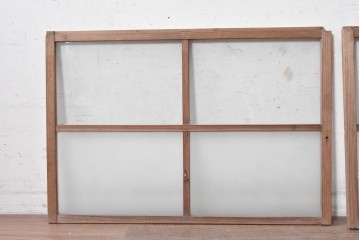 アンティーク建具　昭和初期から昭和中期　透明ガラスとすりガラスを組み合わせたレトロな窓2枚セット　(R-090643)