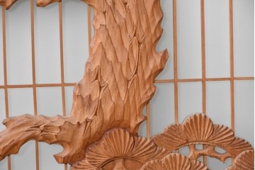 ヴィンテージ建具　昭和後期　片面ガラス　松鷹図の彫刻が圧巻の組子入り書院戸4枚セット　(R-090647)