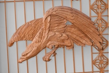 ヴィンテージ建具　昭和後期　片面ガラス　松鷹図の彫刻が圧巻の組子入り書院戸4枚セット　(R-090647)