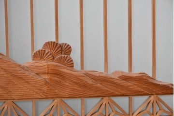 ヴィンテージ建具　昭和後期　片面ガラス　松鷹図の彫刻が圧巻の組子入り書院戸4枚セット　(R-090647)