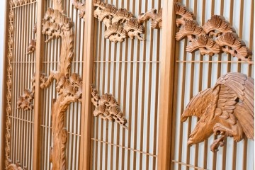 ヴィンテージ建具　昭和後期　片面ガラス　松鷹図の彫刻が圧巻の組子入り書院戸4枚セット　(R-090647)