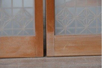 ヴィンテージ建具　昭和後期　片面ガラス　松鷹図の彫刻が圧巻の組子入り書院戸4枚セット　(R-090647)