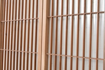 ヴィンテージ建具　昭和中期　片面モールガラス　繊細な縦格子と菱形組子が美しい書院戸2枚セット　(R-090649)