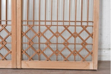 ヴィンテージ建具　昭和中期　片面モールガラス　繊細な縦格子と菱形組子が美しい書院戸2枚セット　(R-090649)