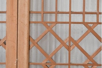 ヴィンテージ建具　昭和中期　片面モールガラス　繊細な縦格子と菱形組子が美しい書院戸2枚セット　(R-090649)