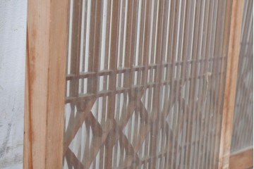 ヴィンテージ建具　昭和中期　片面モールガラス　繊細な縦格子と菱形組子が美しい書院戸2枚セット　(R-090649)