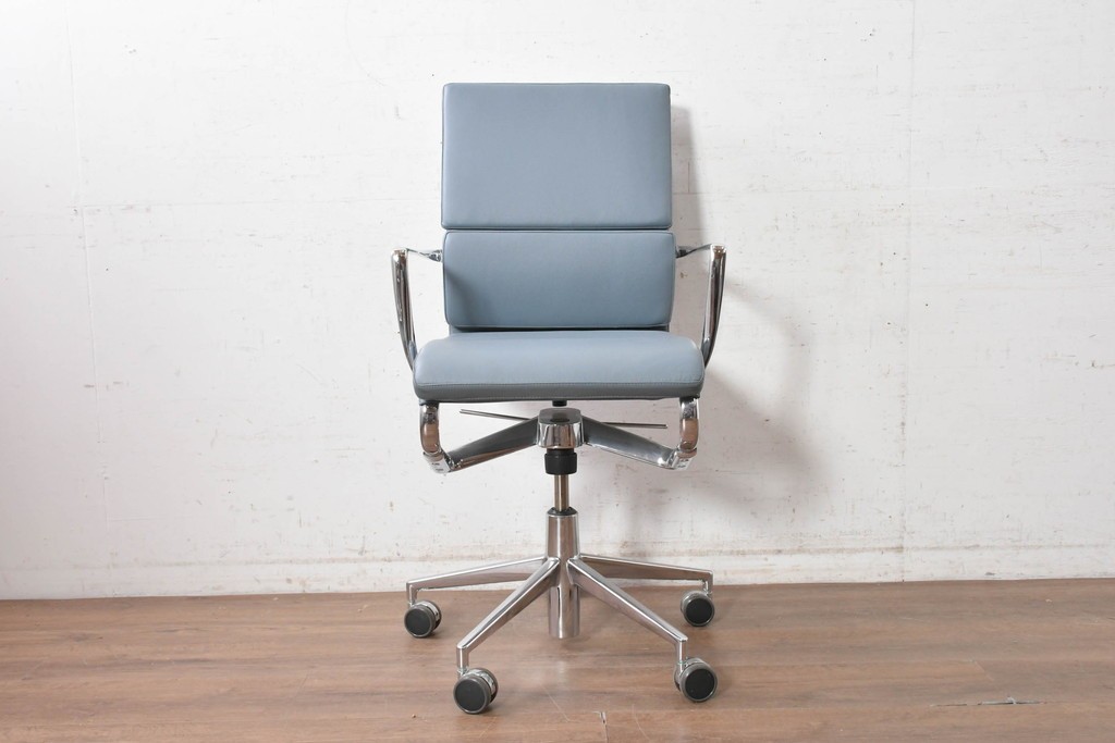 中古　超美品!!　使用感ほぼなし　Cassina ixc.(カッシーナ・イクスシー)　Alias(アリアス)　Alberto Meda(アルベルト・メダ)デザイン　本革(レザー)　快適な座り心地を両立したキャスタースウィベルアームチェア　定価約72万円　(R-090653)