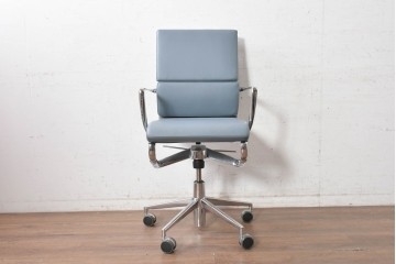 中古　超美品!!　使用感ほぼなし　Cassina ixc.(カッシーナ・イクスシー)　Alias(アリアス)　Alberto Meda(アルベルト・メダ)デザイン　本革(レザー)　快適な座り心地を両立したキャスタースウィベルアームチェア　定価約72万円　(R-090653)