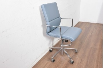 中古　超美品!!　使用感ほぼなし　Cassina ixc.(カッシーナ・イクスシー)　Alias(アリアス)　Alberto Meda(アルベルト・メダ)デザイン　本革(レザー)　快適な座り心地を両立したキャスタースウィベルアームチェア　定価約72万円　(R-090653)