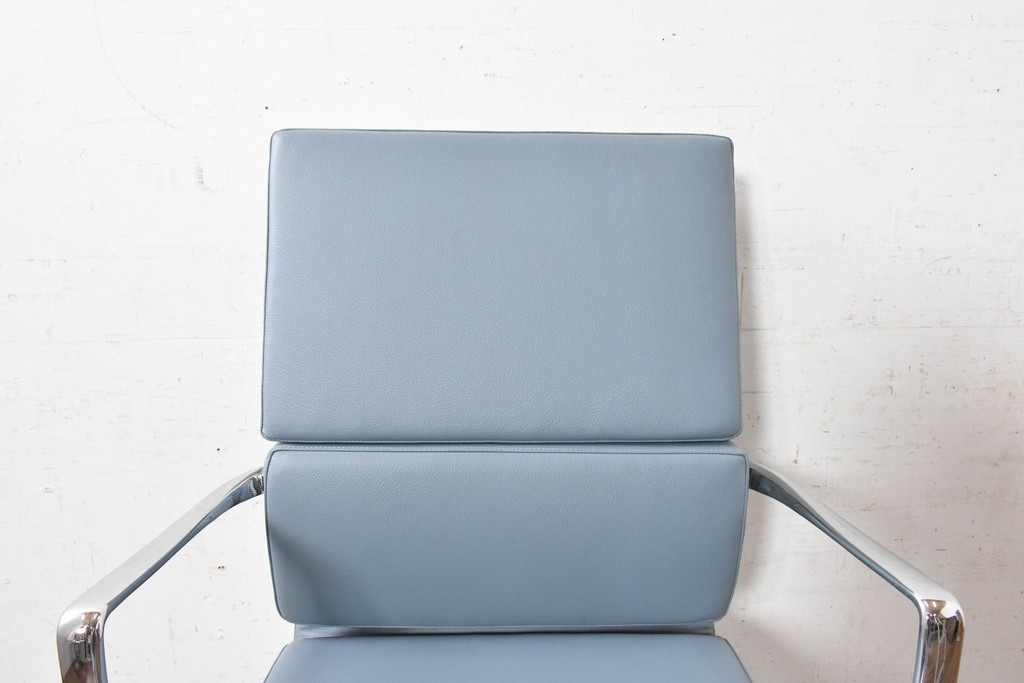中古　超美品!!　使用感ほぼなし　Cassina ixc.(カッシーナ・イクスシー)　Alias(アリアス)　Alberto Meda(アルベルト・メダ)デザイン　本革(レザー)　快適な座り心地を両立したキャスタースウィベルアームチェア　定価約72万円　(R-090653)
