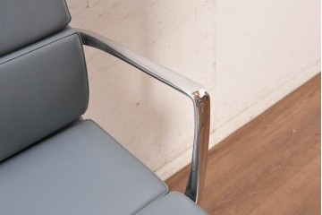 中古　超美品!!　使用感ほぼなし　Cassina ixc.(カッシーナ・イクスシー)　Alias(アリアス)　Alberto Meda(アルベルト・メダ)デザイン　本革(レザー)　快適な座り心地を両立したキャスタースウィベルアームチェア　定価約72万円　(R-090653)