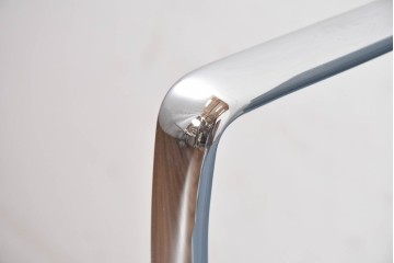 中古　超美品!!　使用感ほぼなし　Cassina ixc.(カッシーナ・イクスシー)　Alias(アリアス)　Alberto Meda(アルベルト・メダ)デザイン　本革(レザー)　快適な座り心地を両立したキャスタースウィベルアームチェア　定価約72万円　(R-090653)