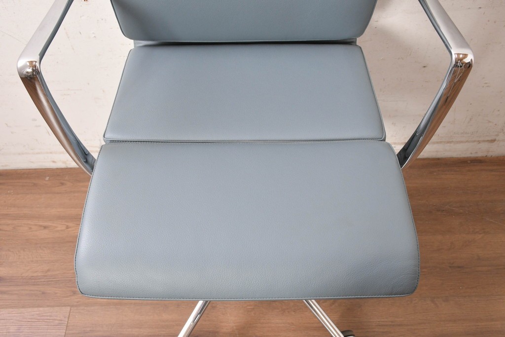 中古　超美品!!　使用感ほぼなし　Cassina ixc.(カッシーナ・イクスシー)　Alias(アリアス)　Alberto Meda(アルベルト・メダ)デザイン　本革(レザー)　快適な座り心地を両立したキャスタースウィベルアームチェア　定価約72万円　(R-090653)