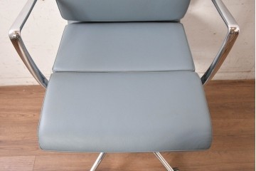 中古　超美品!!　使用感ほぼなし　Cassina ixc.(カッシーナ・イクスシー)　Alias(アリアス)　Alberto Meda(アルベルト・メダ)デザイン　本革(レザー)　快適な座り心地を両立したキャスタースウィベルアームチェア　定価約72万円　(R-090653)