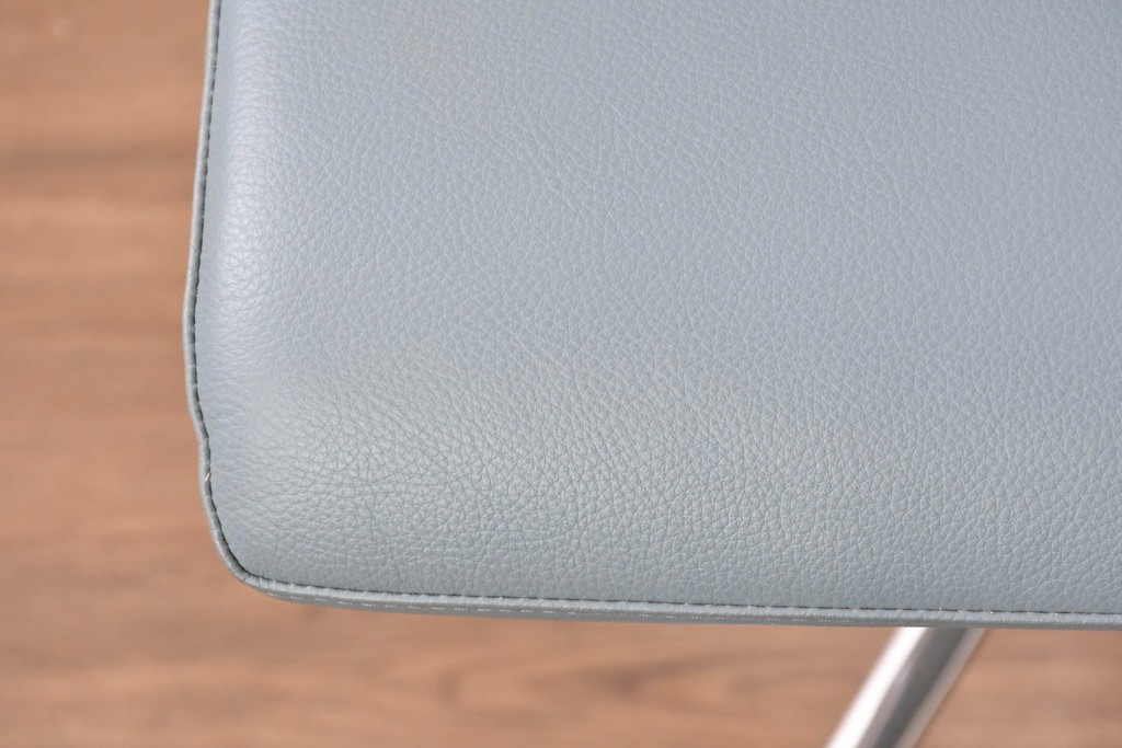 中古　超美品!!　使用感ほぼなし　Cassina ixc.(カッシーナ・イクスシー)　Alias(アリアス)　Alberto Meda(アルベルト・メダ)デザイン　本革(レザー)　快適な座り心地を両立したキャスタースウィベルアームチェア　定価約72万円　(R-090653)