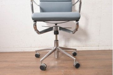 中古　超美品!!　使用感ほぼなし　Cassina ixc.(カッシーナ・イクスシー)　Alias(アリアス)　Alberto Meda(アルベルト・メダ)デザイン　本革(レザー)　快適な座り心地を両立したキャスタースウィベルアームチェア　定価約72万円　(R-090653)