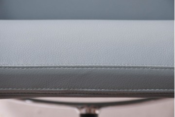 中古　超美品!!　使用感ほぼなし　Cassina ixc.(カッシーナ・イクスシー)　Alias(アリアス)　Alberto Meda(アルベルト・メダ)デザイン　本革(レザー)　快適な座り心地を両立したキャスタースウィベルアームチェア　定価約72万円　(R-090653)