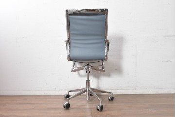 中古　超美品!!　使用感ほぼなし　Cassina ixc.(カッシーナ・イクスシー)　Alias(アリアス)　Alberto Meda(アルベルト・メダ)デザイン　本革(レザー)　快適な座り心地を両立したキャスタースウィベルアームチェア　定価約72万円　(R-090653)