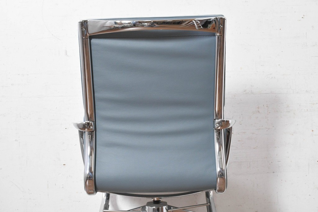 中古　超美品!!　使用感ほぼなし　Cassina ixc.(カッシーナ・イクスシー)　Alias(アリアス)　Alberto Meda(アルベルト・メダ)デザイン　本革(レザー)　快適な座り心地を両立したキャスタースウィベルアームチェア　定価約72万円　(R-090653)