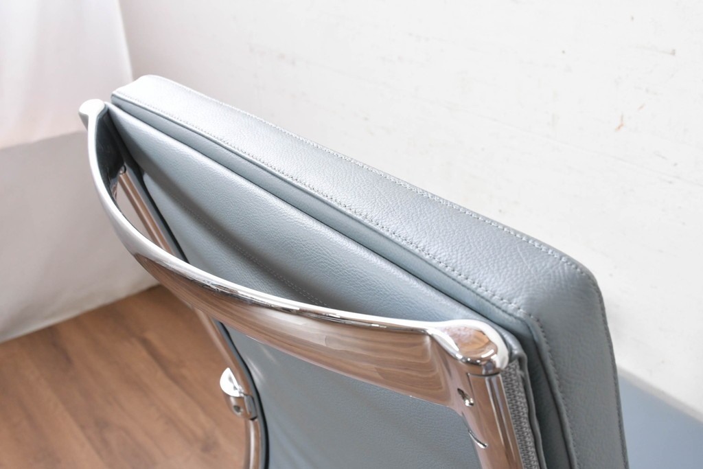 中古　超美品!!　使用感ほぼなし　Cassina ixc.(カッシーナ・イクスシー)　Alias(アリアス)　Alberto Meda(アルベルト・メダ)デザイン　本革(レザー)　快適な座り心地を両立したキャスタースウィベルアームチェア　定価約72万円　(R-090653)