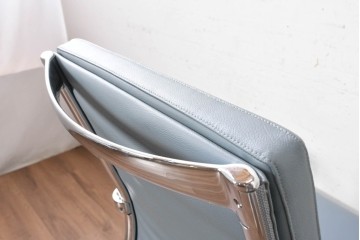 中古　超美品!!　使用感ほぼなし　Cassina ixc.(カッシーナ・イクスシー)　Alias(アリアス)　Alberto Meda(アルベルト・メダ)デザイン　本革(レザー)　快適な座り心地を両立したキャスタースウィベルアームチェア　定価約72万円　(R-090653)