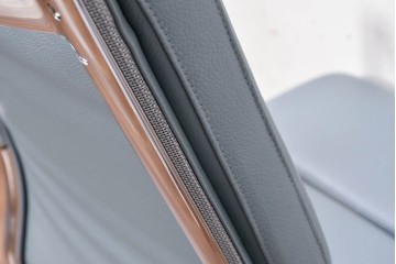中古　超美品!!　使用感ほぼなし　Cassina ixc.(カッシーナ・イクスシー)　Alias(アリアス)　Alberto Meda(アルベルト・メダ)デザイン　本革(レザー)　快適な座り心地を両立したキャスタースウィベルアームチェア　定価約72万円　(R-090653)