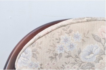 中古　カリモク家具(karimoku)　コロニアルシリーズ　キャスター付きダイニングアームチェア　定価約8万円　(R-090654)
