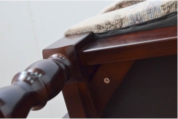 中古　カリモク家具(karimoku)　コロニアルシリーズ　キャスター付きダイニングアームチェア　定価約8万円　(R-090654)