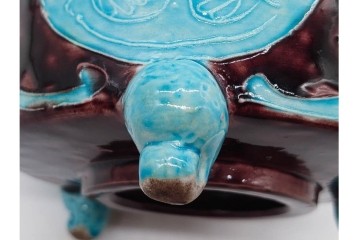 時代物　偕楽園製　紀州御庭焼　葵紋が目を引く三つ足植木鉢　(R-090655)