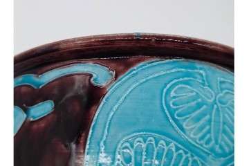 時代物　偕楽園製　紀州御庭焼　葵紋が目を引く三つ足植木鉢　(R-090655)