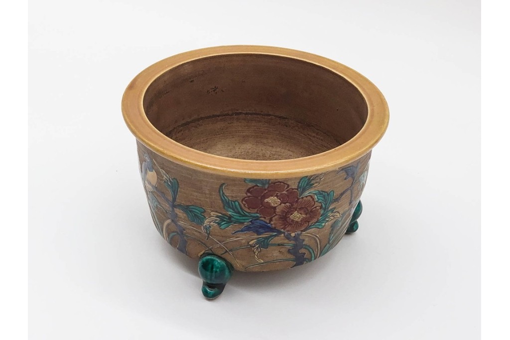 時代物　角福　色絵　花鳥図が華やかな三つ足植木鉢　(R-090656)