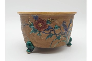 時代物　角福　色絵　花鳥図が華やかな三つ足植木鉢　(R-090656)