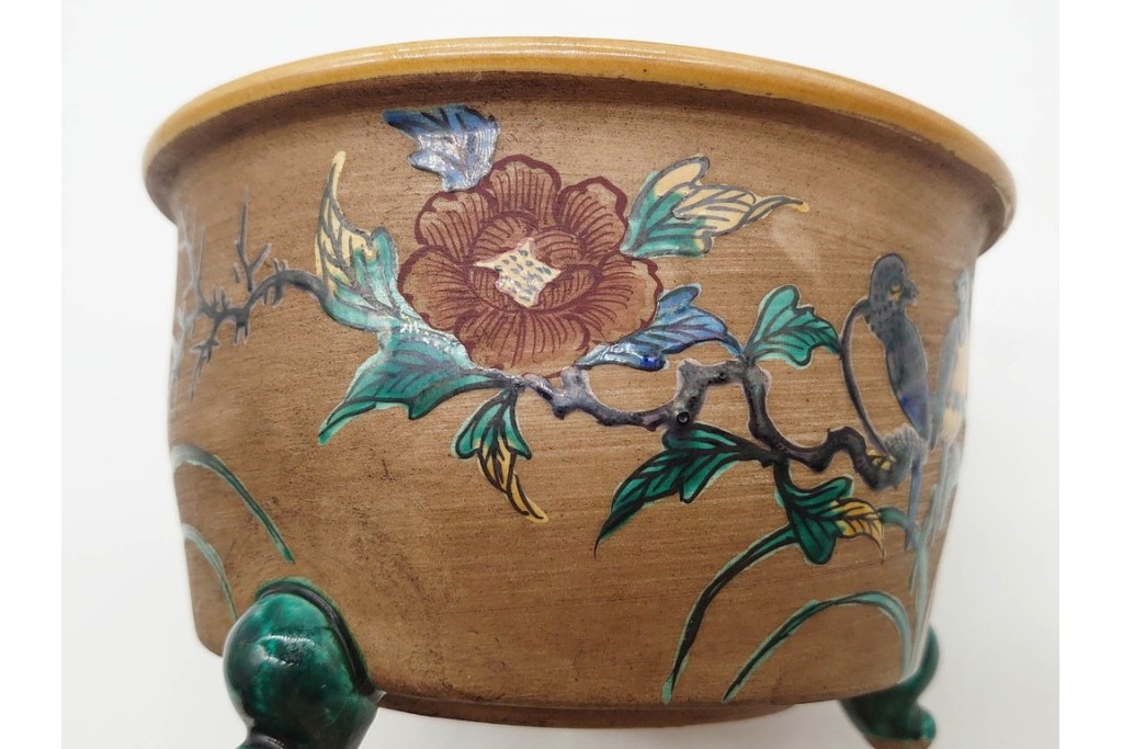 時代物　角福　色絵　花鳥図が華やかな三つ足植木鉢　(R-090656)