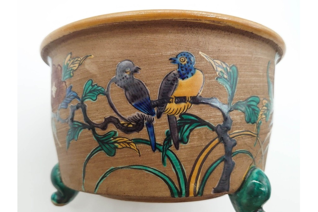 時代物　角福　色絵　花鳥図が華やかな三つ足植木鉢　(R-090656)
