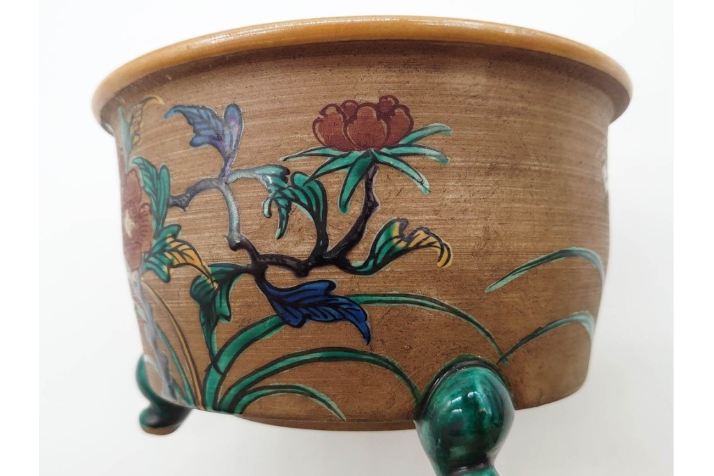 時代物　角福　色絵　花鳥図が華やかな三つ足植木鉢　(R-090656)