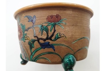 時代物　角福　色絵　花鳥図が華やかな三つ足植木鉢　(R-090656)