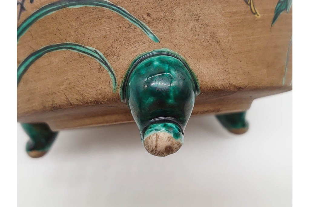 時代物　角福　色絵　花鳥図が華やかな三つ足植木鉢　(R-090656)