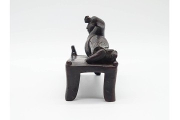 中国　古玩　古銅　寝そべる唐人の文鎮　(R-090659)