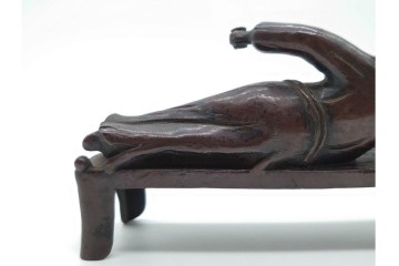 中国　古玩　古銅　寝そべる唐人の文鎮　(R-090659)