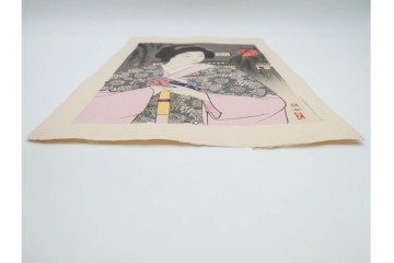真作　昭和37年9月作　神保朋世　「宵の灯」　宵の街を歩く女性を描いた木版画　(R-090665)