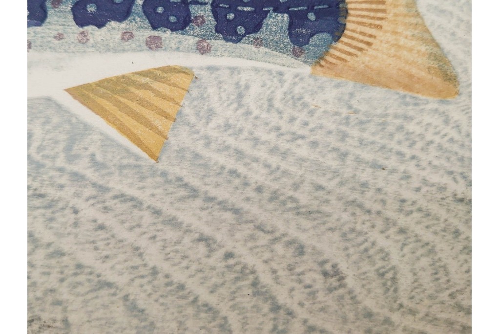 真作　昭和36年9月　加藤八洲　新刻　「遡る岩魚」　8/100　岩魚を大胆に描いた木版画　台紙付き　(R-090667)