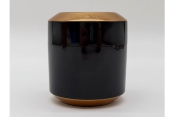 中村恭蔵　「雪吹」　松竹梅蒔絵が上品な棗　共箱付き　(R-090672)