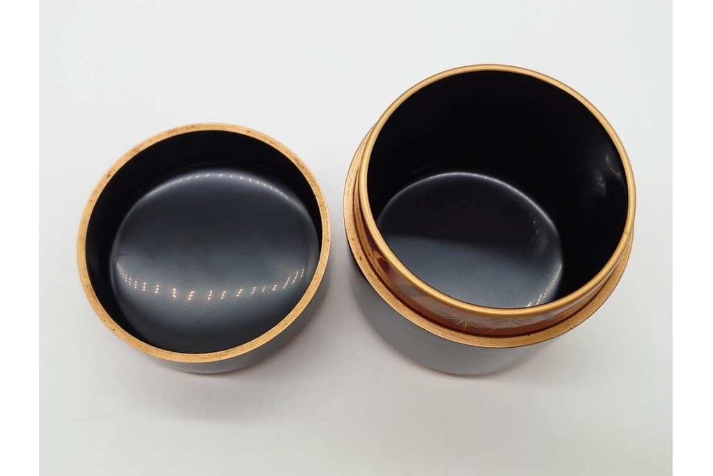中村恭蔵　「雪吹」　松竹梅蒔絵が上品な棗　共箱付き　(R-090672)
