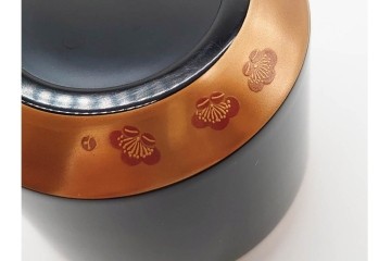 中村恭蔵　「雪吹」　松竹梅蒔絵が上品な棗　共箱付き　(R-090672)