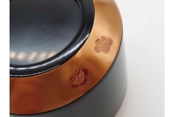 中村恭蔵　「雪吹」　松竹梅蒔絵が上品な棗　共箱付き　(R-090672)
