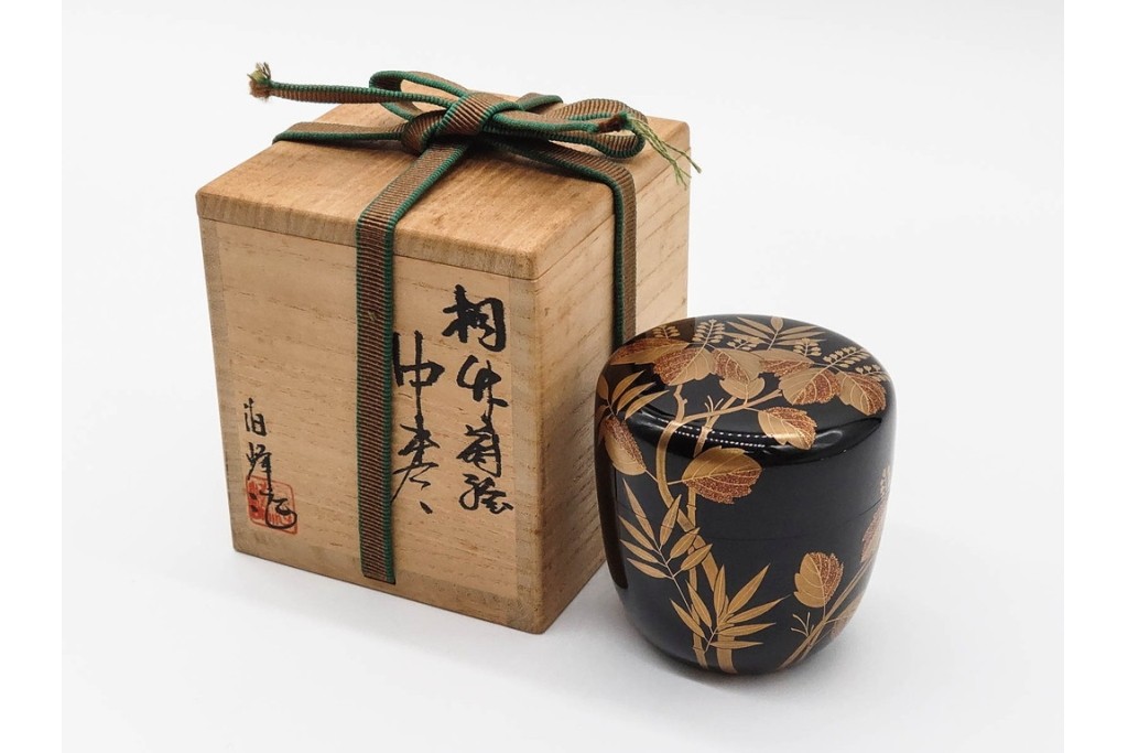 伯峰(志田勝)　桐竹蒔絵が格調高い中棗　共箱付き　(R-090673)