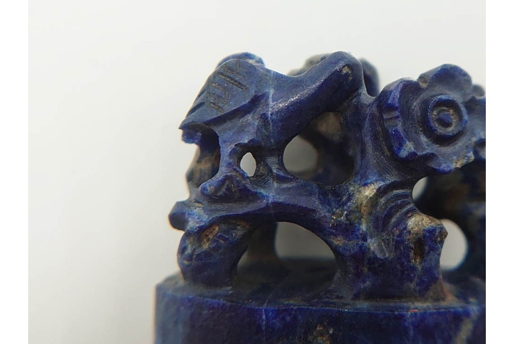 篆刻家 河西笛洲　おそらく青金石(ラピスラズリ)　花鳥の彫刻が目を引く印材　(R-090675)
