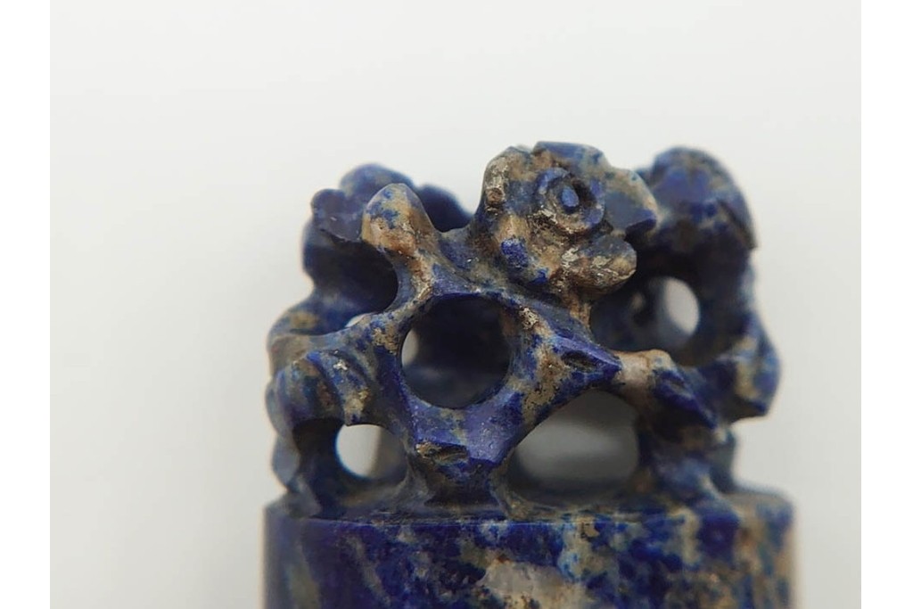 篆刻家 河西笛洲　おそらく青金石(ラピスラズリ)　花鳥の彫刻が目を引く印材　(R-090675)