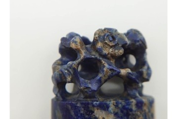 篆刻家 河西笛洲　おそらく青金石(ラピスラズリ)　花鳥の彫刻が目を引く印材　(R-090675)
