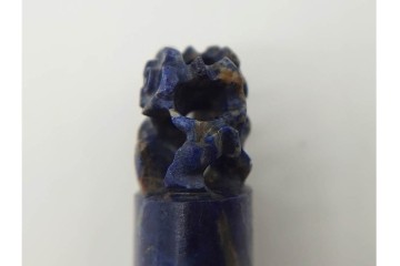 篆刻家 河西笛洲　おそらく青金石(ラピスラズリ)　花鳥の彫刻が目を引く印材　(R-090675)